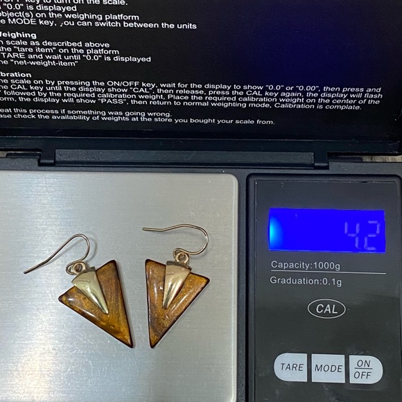 Vintage Brown Shimmer Resin Inverted Triangle Drop Earrings - Picture 11 of 12